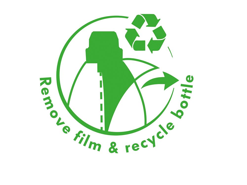 етикетка: «Remove film and recycle bottle» («Зніми плівку та перероби пляшку»)