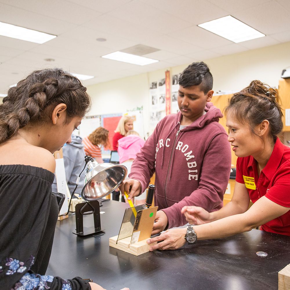 Through Henkel’s Sustainability Ambassador program, employees teach children the importance of sustainability through hands-on experiments and show how everyone can contribute to a more sustainable environment.