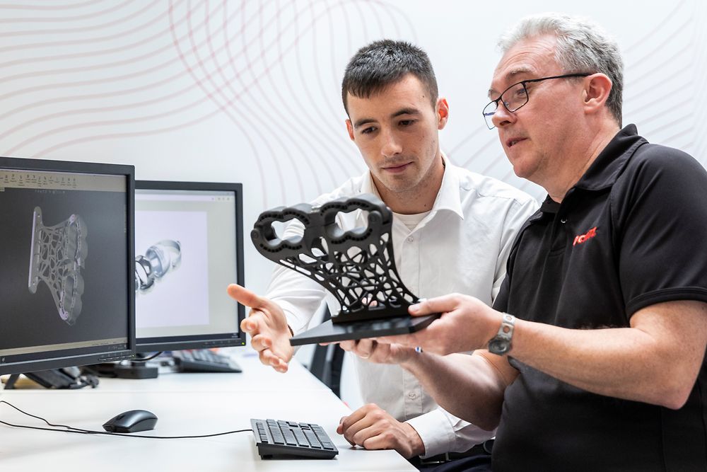 Henkel engineer working with customer to optimize 3D printed part
