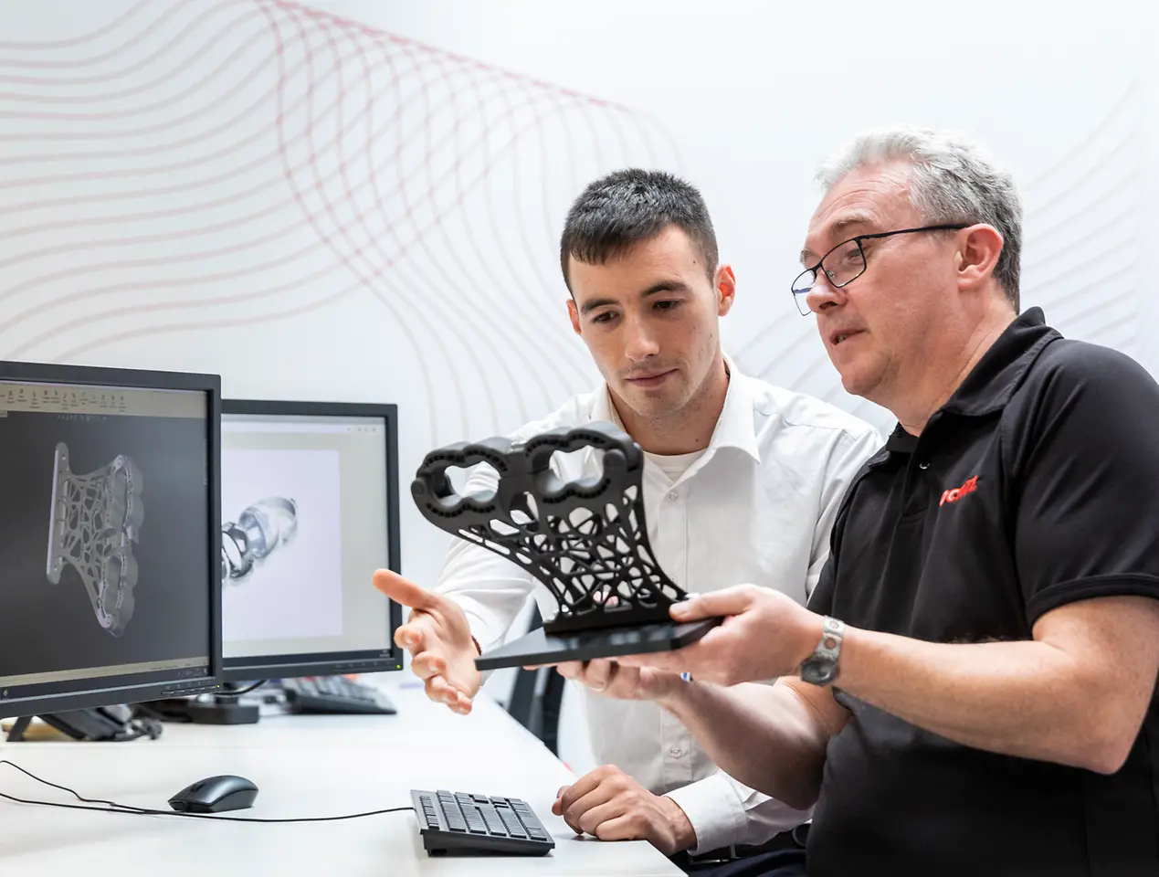 Henkel engineer working with customer to optimize 3D printed part
