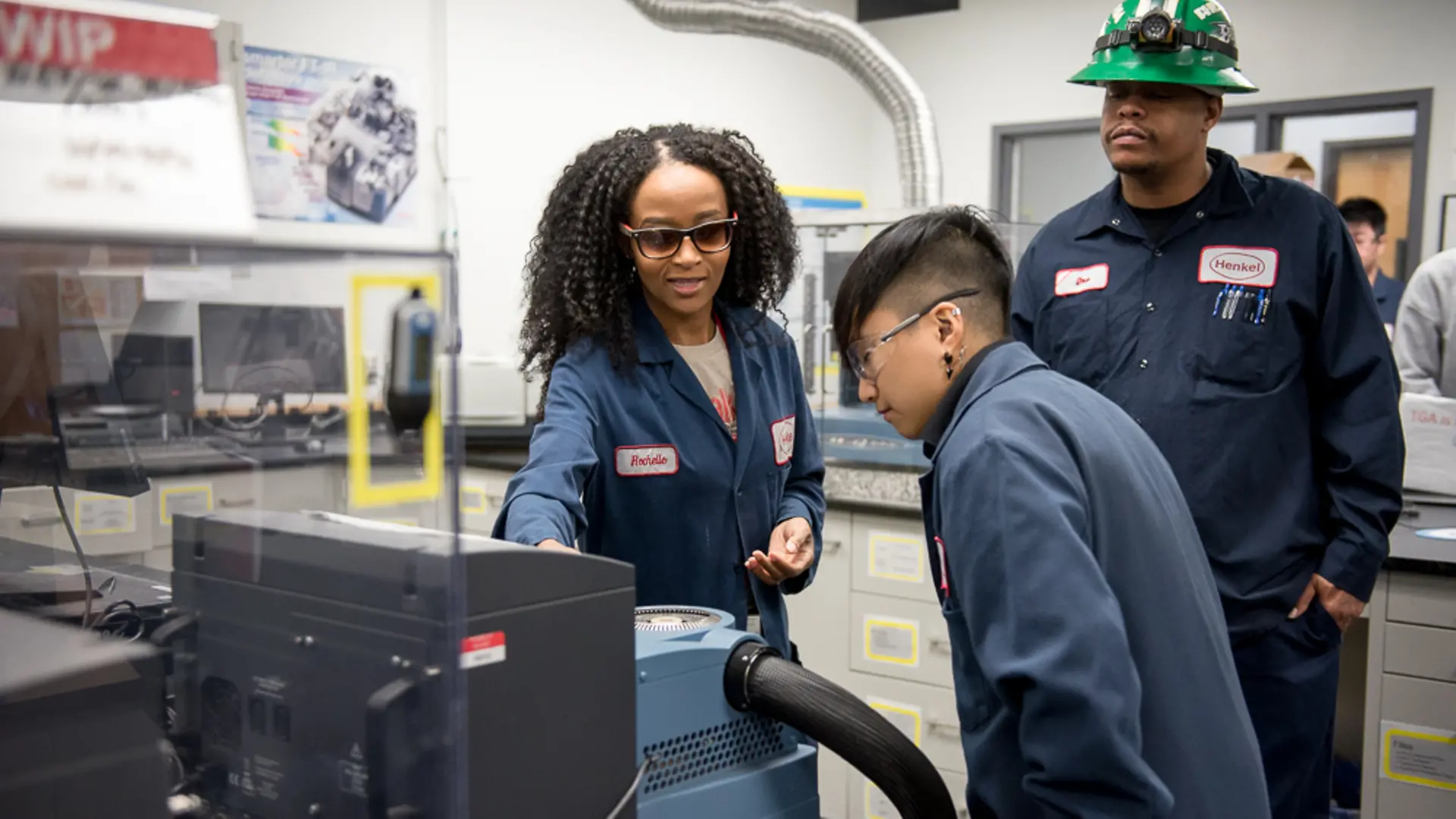 Rochelle Miller, Co-President of the Aerospace Cultural Alliance, leads a tour of the lab during a cross-functional “walkabout” held at Bay Point, CA in 2019.