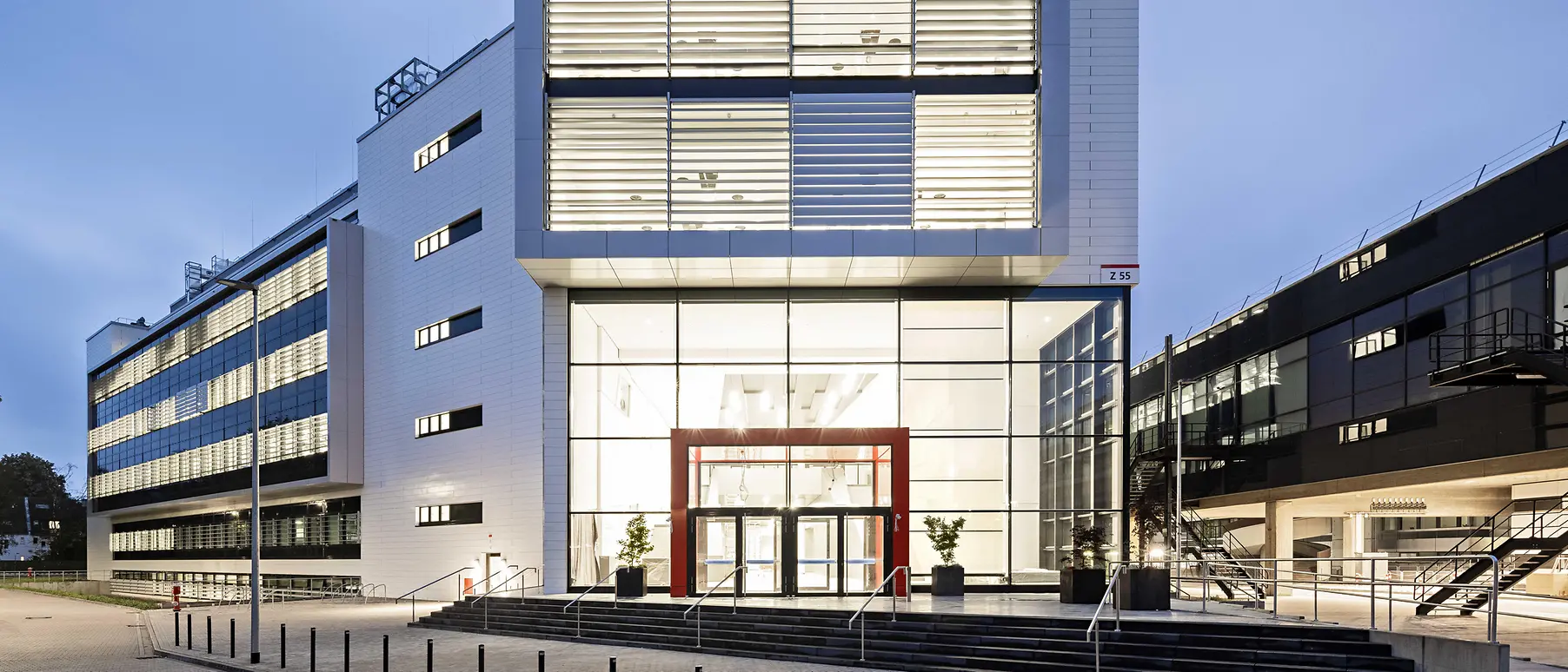 Frontal view of the R&D building Inspiration Center Düsseldorf