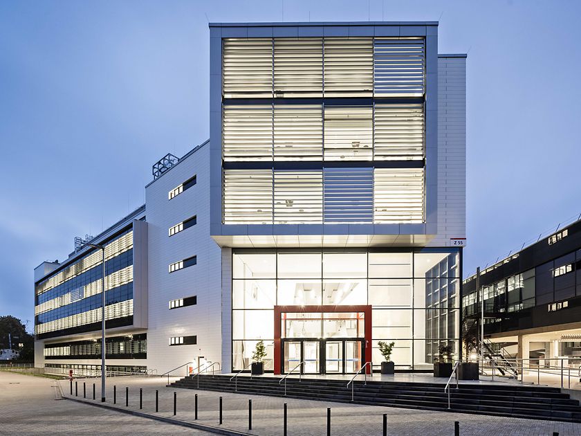 L’Inspiration Center di Düsseldorf favorisce l’interazione e la collaborazione tra Henkel, i clienti e i partner, incoraggiando la co-creazione di soluzioni innovative