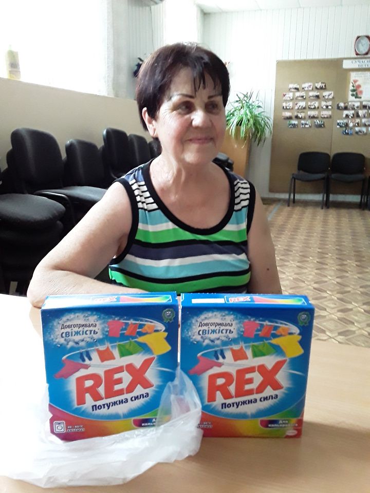  50 тисяч пакунків пральних засобів для людей похилого віку від «Хенкель» в Україні та Rozetka