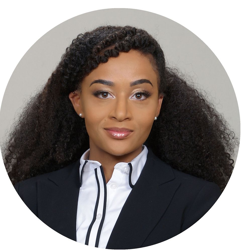 Woman smiling at camera - Rochelle Miller, Senior Chemist, Henkel Adhesives Technologies