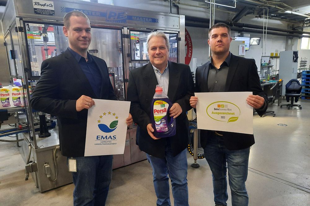Das SHE-Team des Wiener Henkel-Werks freut sich über die beiden Auszeichnungen (v.li.): Benedict Mayer, Christian Weiser und Bernhard Cada.