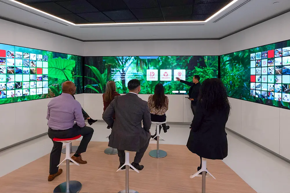 A customer experience tour guide presents the Adhesive Technologies portfolio focusing on sustainable solutions to customers in the 270° Infinity Room.