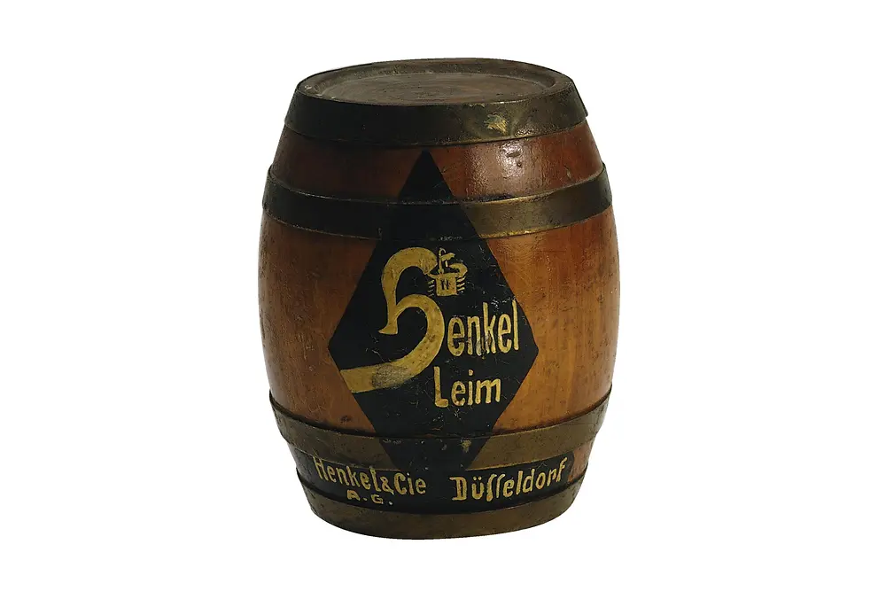 1925年漢高膠水包裝罐的微型複製品。