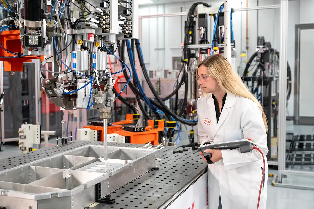 
Henkel applies its advanced material solutions using production-relevant processes designed to support efficient, precise and scalable EV battery manufacturing