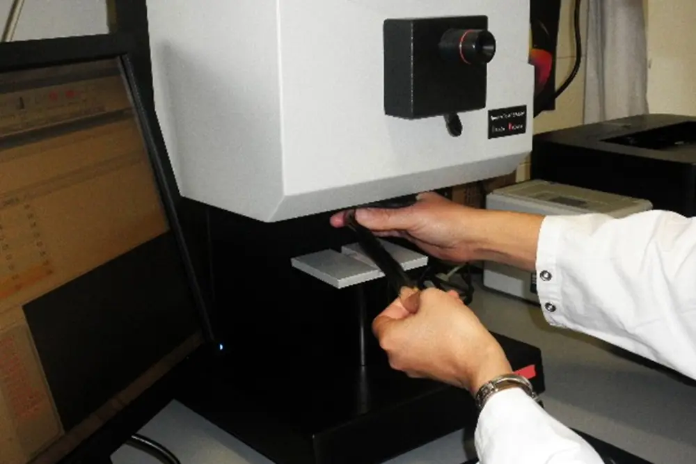 
髮色的實驗室測試方法