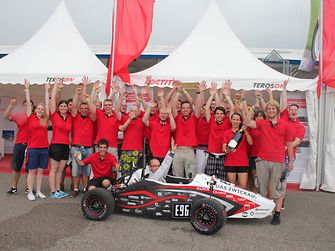 In recognition of the most impressive adhesive-bonding application, Henkel recognized the team from the West Saxony University of Applied Sciences, Zwickau, with its “Best Use of Adhesives” award.