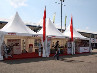 First aid in case of emergency: If conventional methods such as welding, soldering and screw-fixing fail, the technology experts help out by offering their technical know-how and products in the Henkel marquee.