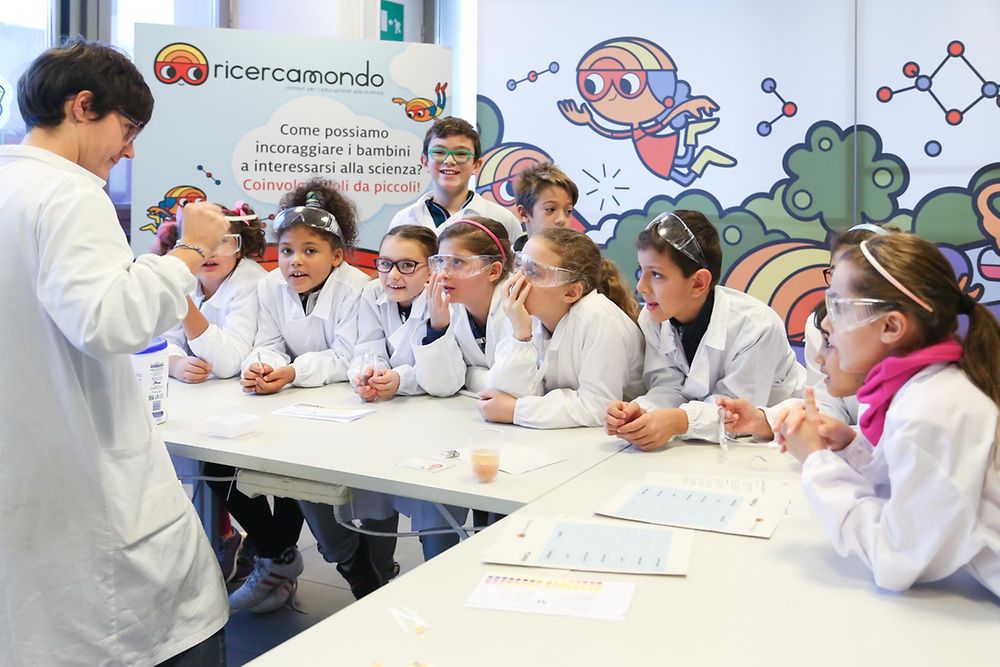 ricercamondo invita i bambini a vivere la scienza come un’esperienza sorprendente