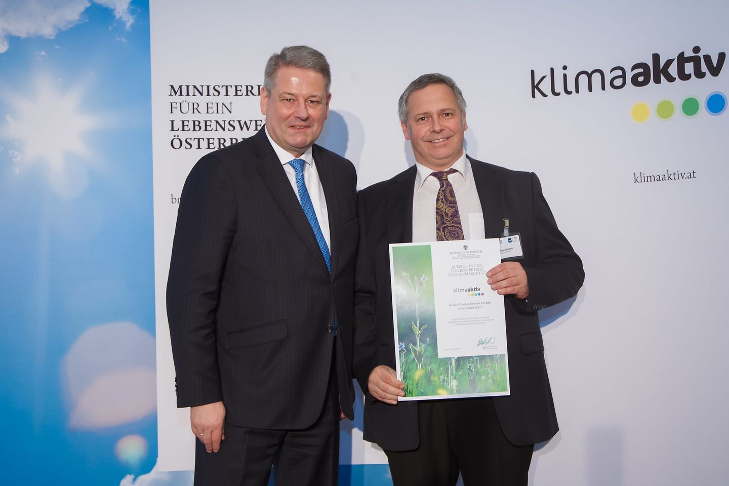 Im Bild von links nach rechts: Umweltminister Andrä Rupprechter, Thomas Fuhrmann (SHEQ Manager)