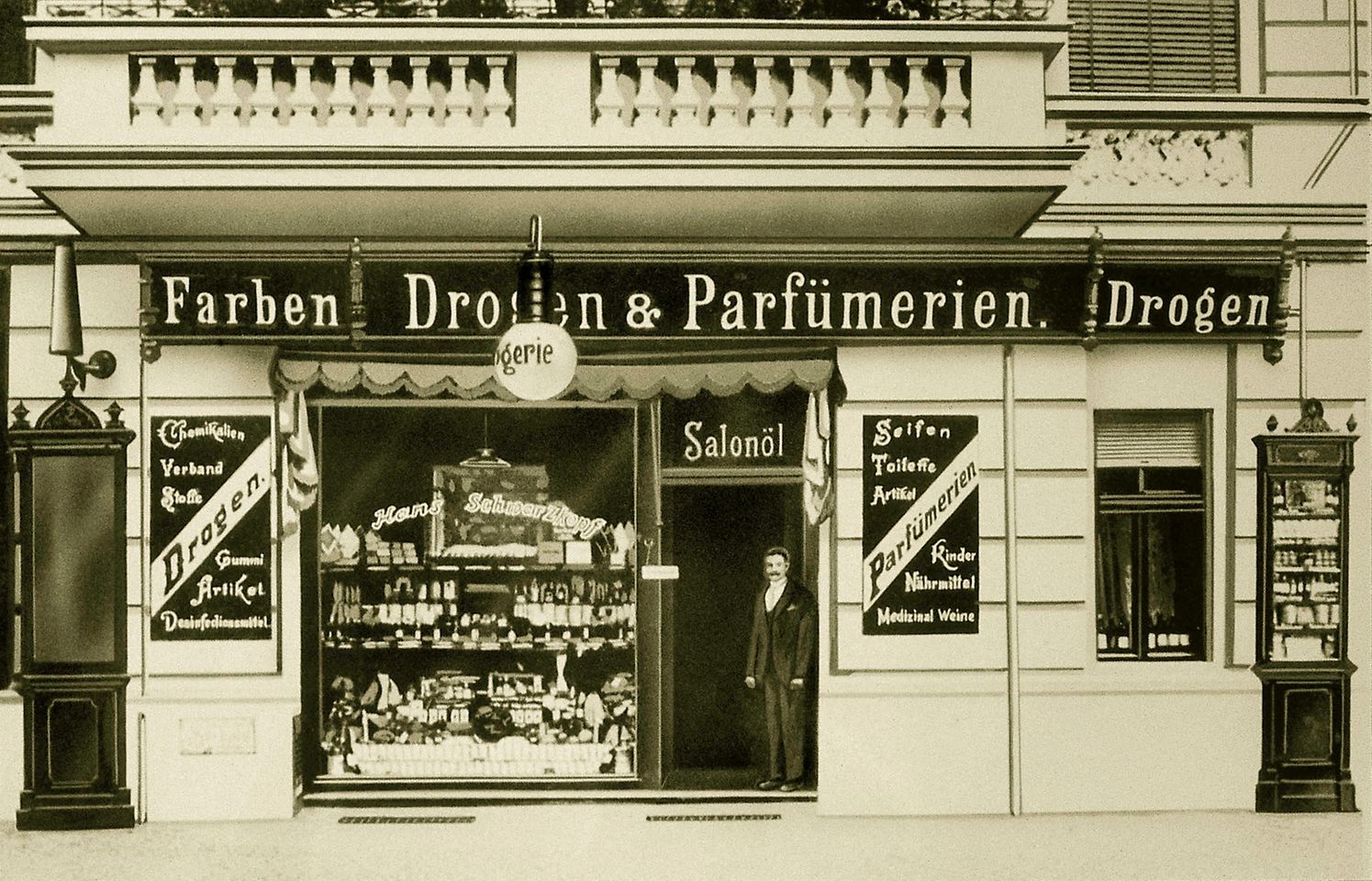 1898 eröffnete Hans Schwarzkopf in der Hauptstadt seine Drogerie 
