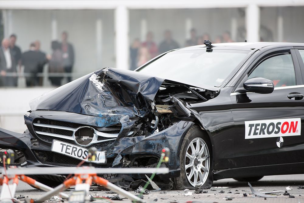 
The results showed the windscreen bonded with Teroson adhesives, not only withstood the extreme crash test conditions, but also delivered the measured values required for the full functioning of the passenger airbag.