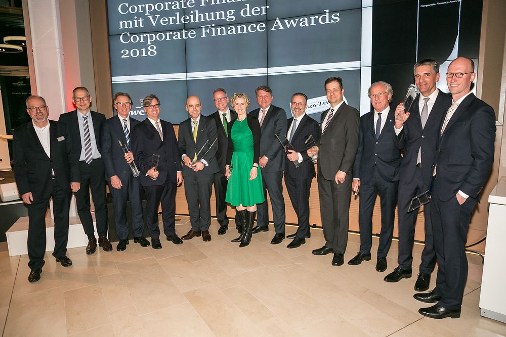 Henkel-CFO Carsten Knobel nahm den Corporate Finance Award der Börsen-Zeitung für den Green Loan im Rahmen des Corporate Finance Summits in Frankfurt entgegen