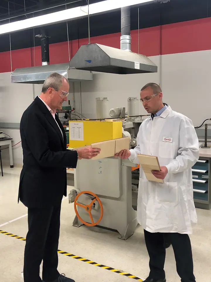 Henkel welcomed Governor Murphy to its facility in Bridgewater, NJ, and showcased innovative new products and designs that enable sustainable solutions for customers.