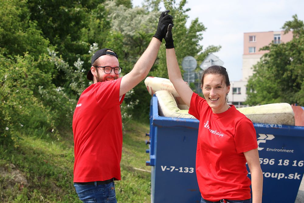 Práca v tíme išla dobrovoľníkom Henkel Slovensko od ruky