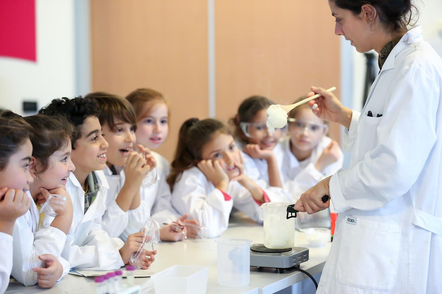 ricercamondo bambini studiare scienze laboratori